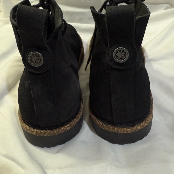 Birkenstock Uppsala Mid
Suede Leather - Men Black Size 9-9.5 - Picture 7 of 8